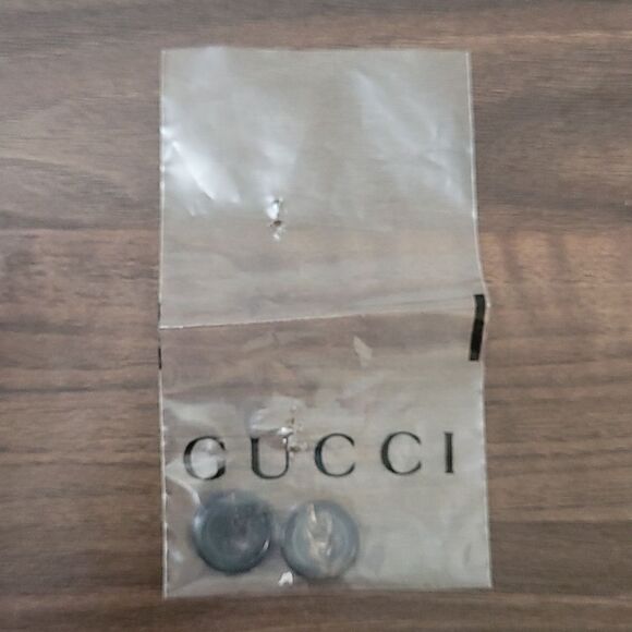 GUCCI Set of 2 Brown 2-Hole Buttons Engraved with 'GUCCI' - Picture 2 of 5